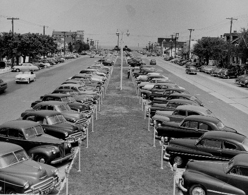 Even 80 years ago, parking along Rehoboth Avenue was at a premium. Notice that meters are in place. POSTCARD COLLECTION, DELAWARE PUBLIC ARCHIVES
